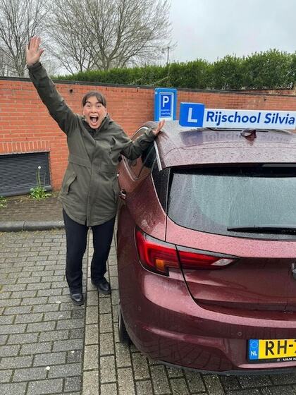 Nommy is geslaagd voor het rijbewijs