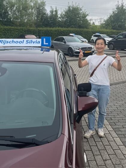 Hui is geslaagd voor het rijbewijs