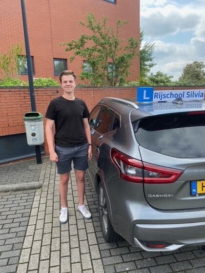 Maarten is geslaagd voor het rijbewijs