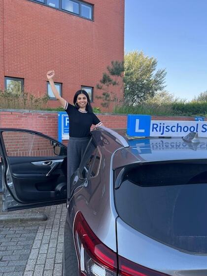 Pallavi is geslaagd voor het rijbewijs