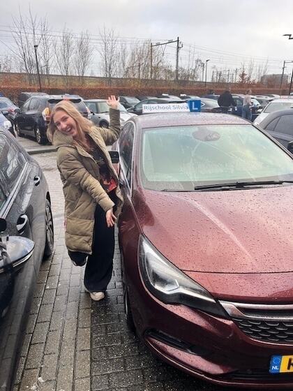 Charlotte is geslaagd voor het rijbewijs