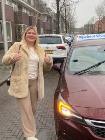 Yara is geslaagd voor het rijbewijs