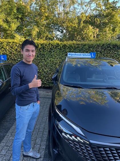 Pablo is geslaagd voor het rijbewijs