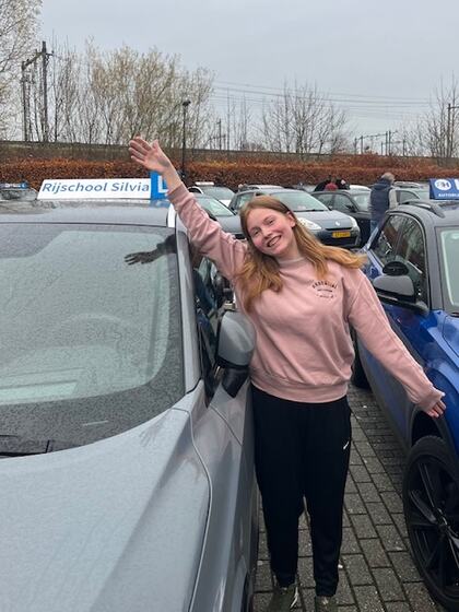 Sherida is geslaagd voor het rijbewijs