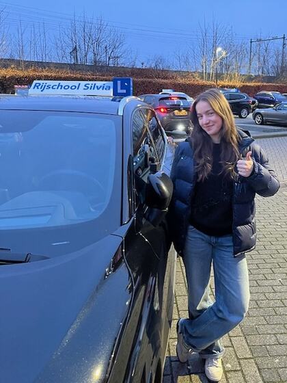 Chiara is geslaagd voor het rijbewijs