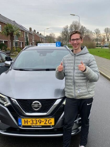 Davey is geslaagd voor het rijbewijs