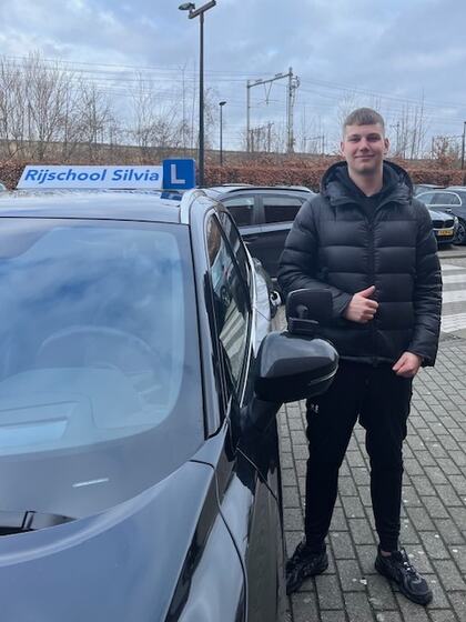 Joost is geslaagd voor het rijbewijs
