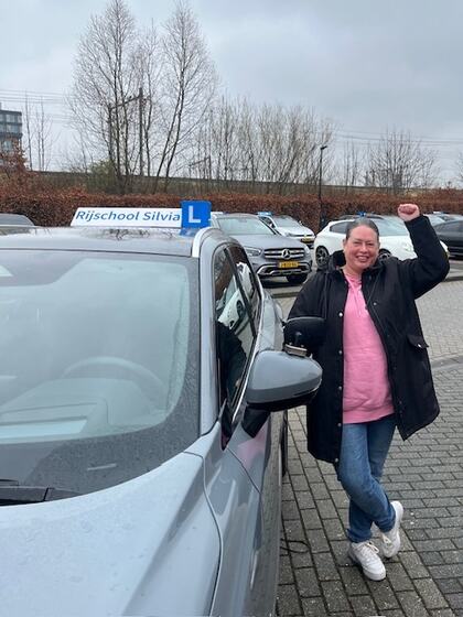 Margot is geslaagd voor het rijbewijs