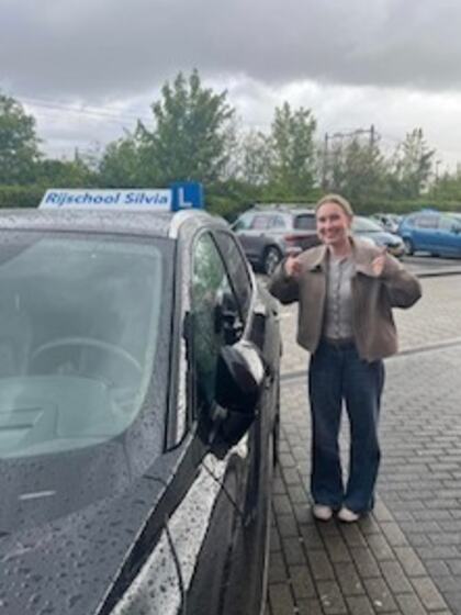 Eden is geslaagd voor het rijbewijs
