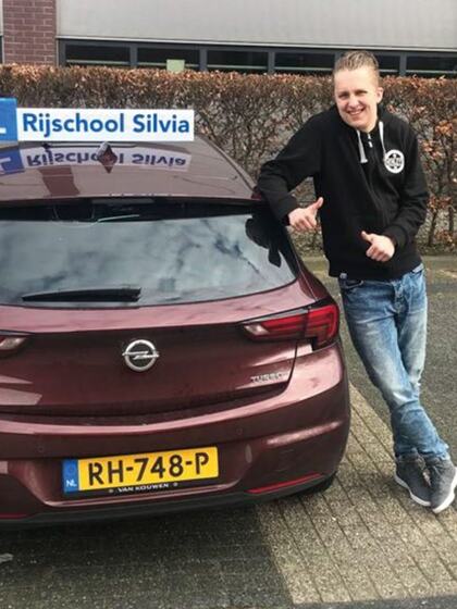 Timo is geslaagd voor het rijbewijs