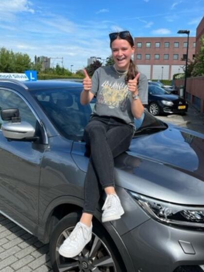 Ilonca is geslaagd voor het rijbewijs
