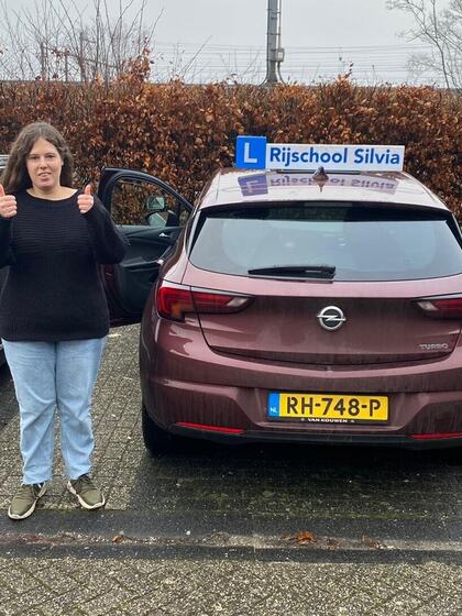 Alyssa is geslaagd voor het rijbewijs