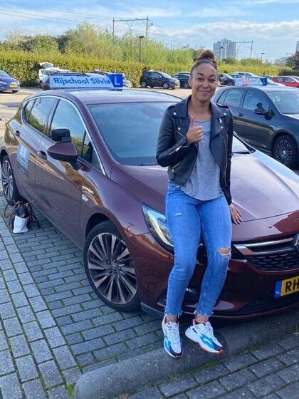 Graciëlla is geslaagd voor het rijbewijs