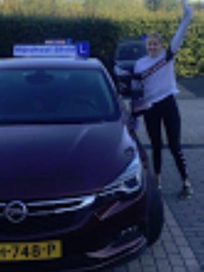 Maaike is geslaagd voor het rijbewijs
