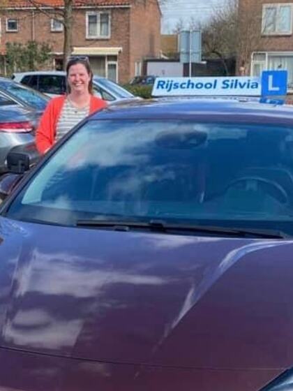 Kimberley is geslaagd voor het rijbewijs