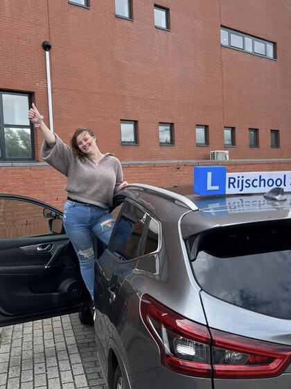 Elise is geslaagd voor het rijbewijs