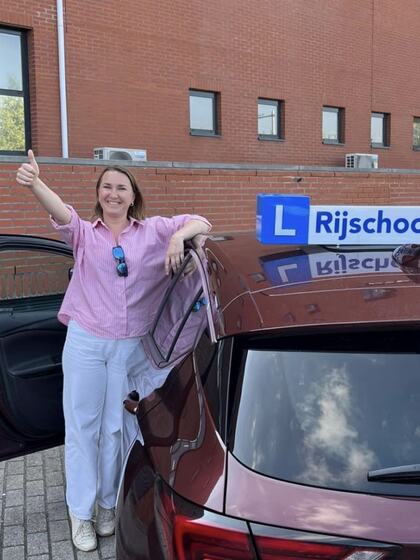 Maiia is geslaagd voor het rijbewijs