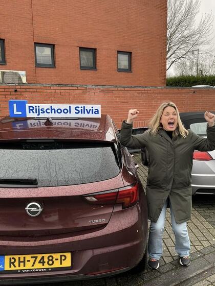 Femke is geslaagd voor het rijbewijs