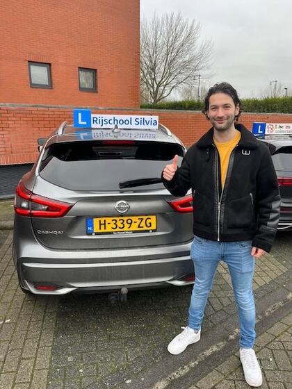Thomas is geslaagd voor het rijbewijs