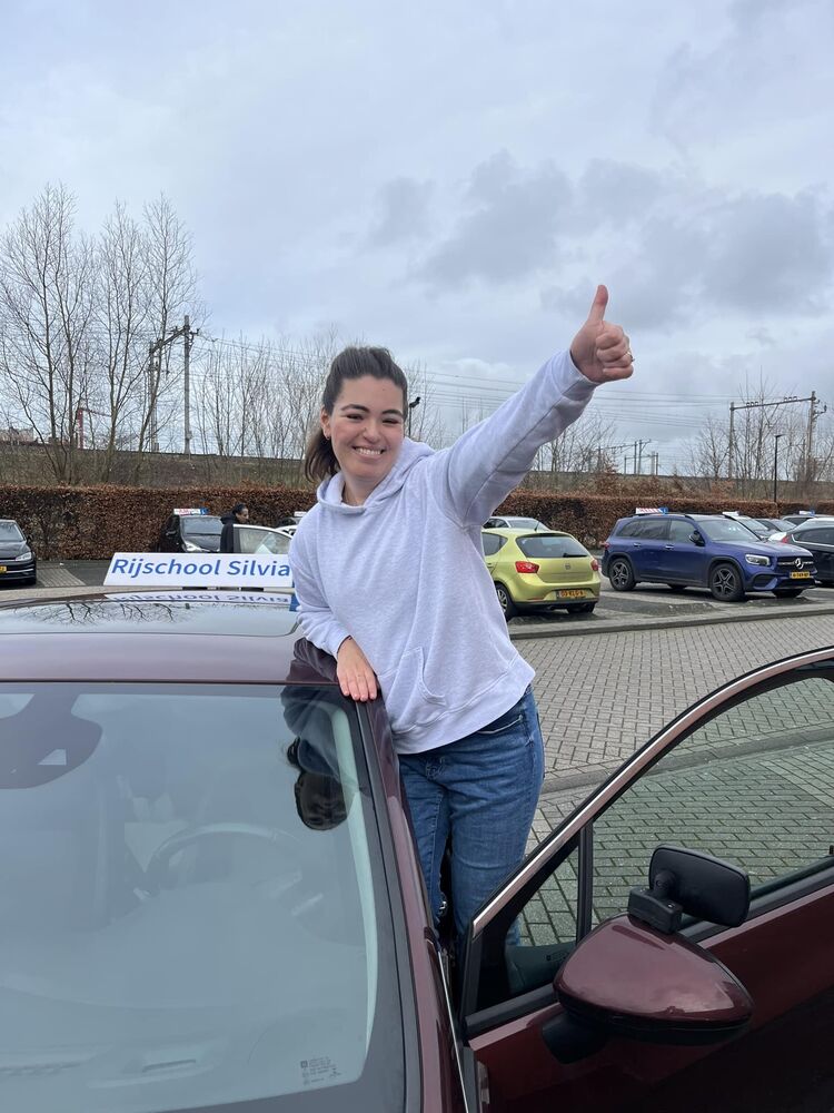 Tessel, geslaagd bij Rijschool Silvia